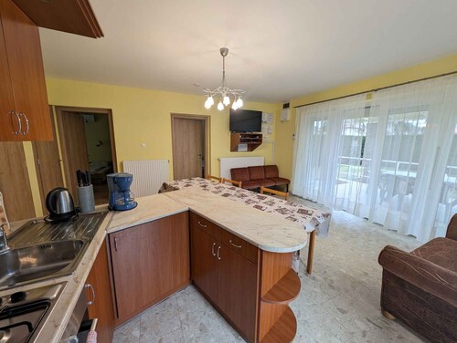 Holiday home just 50 m from the beach, with garden and air conditioning