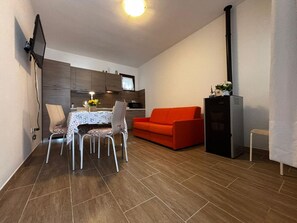 Vila, 2 quartos, sacada | Área de estar