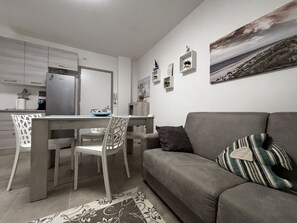 Departamento, 1 habitación, balcón | Comedor