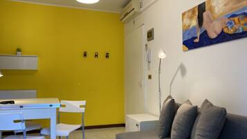 Apartment, 1 Bedroom, Balcony, City View | Living room