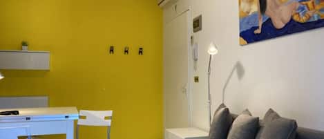 Apartment, 1 Bedroom, Balcony, City View | Living room