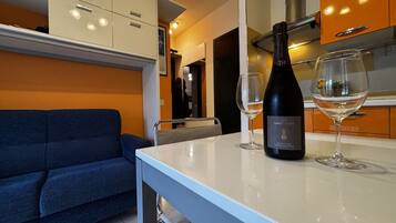 Apartment, 2 Schlafzimmer, Balkon | Wohnzimmer