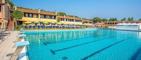 Appartement, 2 chambres, balcon | Piscine | Piscine extérieure