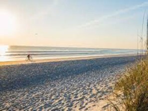 Apartamento, 2 quartos, sacada | Praia