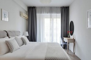 Iron/ironing board, travel crib, free WiFi, bed sheets - Syntagma Spotlight Residence, Bill & John Apartments & Villas (Athens)