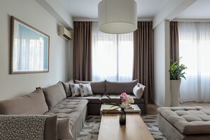 Smart TV - Syntagma Spotlight Residence, Bill & John Apartments & Villas (Athens)