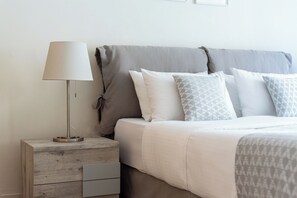 Iron/ironing board, travel crib, free WiFi, bed sheets - Syntagma Spotlight Residence, Bill & John Apartments & Villas (Athens)