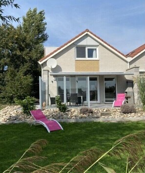 Exterior - Holiday home in Makkum with swimming pool (Makkum)