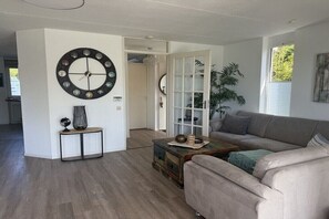 Smart TV, fireplace - Holiday home in Makkum with barbecue (Makkum)