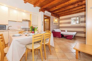 Dining - Holiday apartment with air conditioning and Internet (Peschiera del Garda)