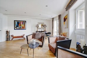 Smart TV, offices - Bright Apartment - 2BR/4P – Muette/Passy - Trocadero (Paris)