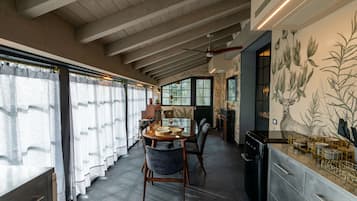 Departamento Deluxe, vista al jardín | Restaurantes