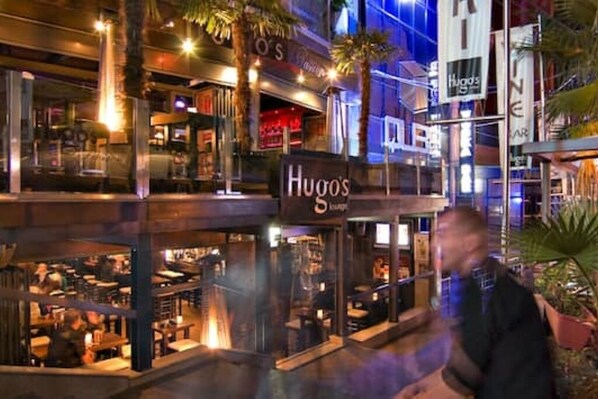 Outdoor dining - Bright, Modern & Central Swieqi Retreat (Is-Swieqi)