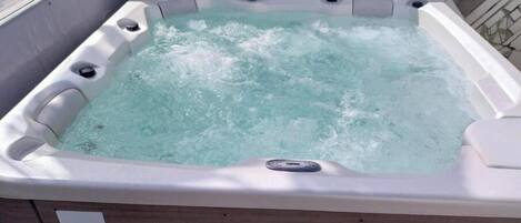 Baignoire à remous extérieure