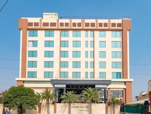 Front of property - Golden Tulip Kukas Jaipur (Amer)