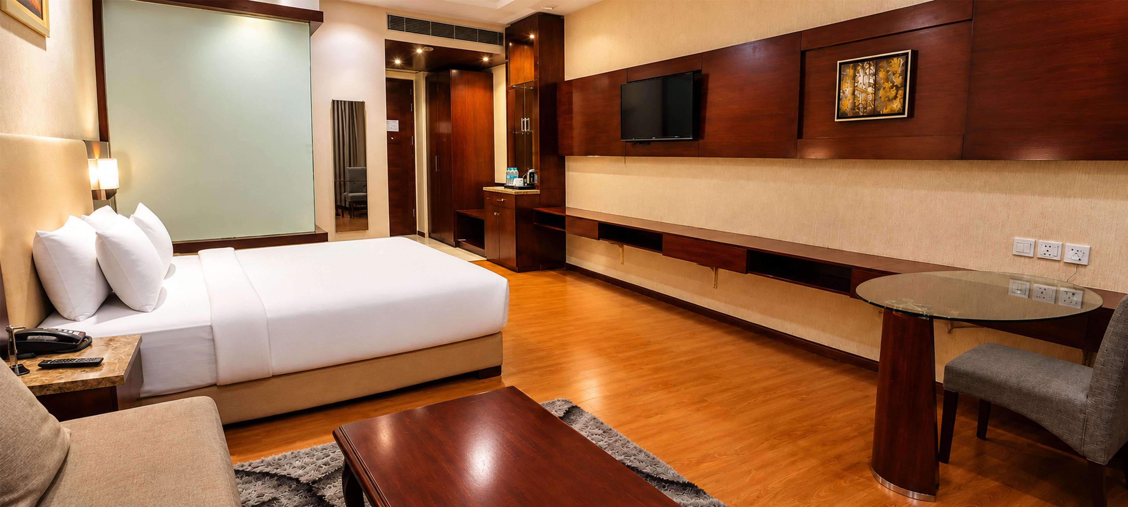Deluxe Room, 1 Double Bed, City View | Minibar, desk, laptop workspace, blackout drapes