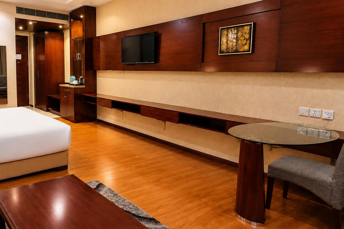 Deluxe Room, 1 Double Bed, City View | Minibar, desk, laptop workspace, blackout curtains