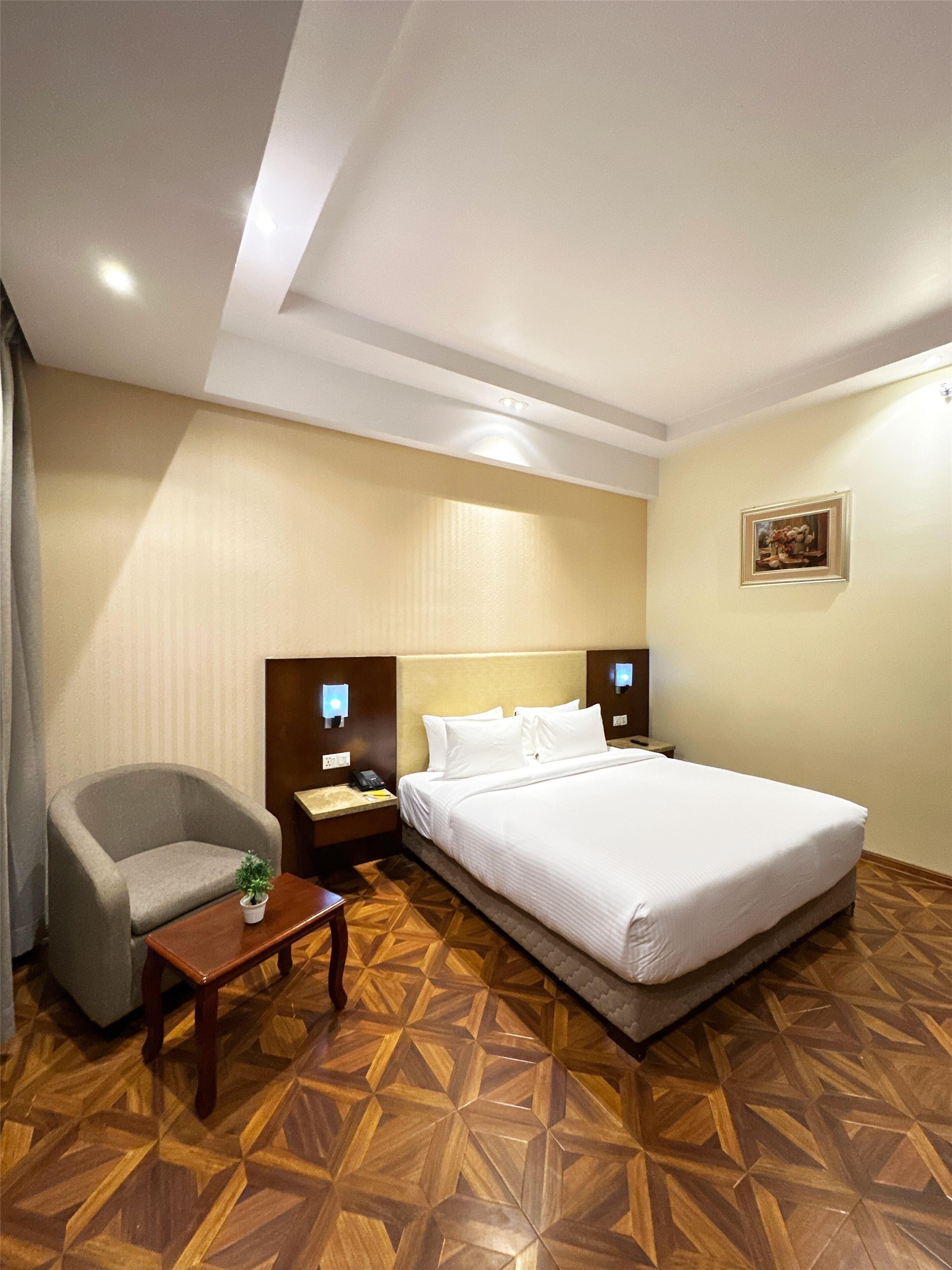 Deluxe Room, 1 Double Bed, City View | Minibar, desk, laptop workspace, blackout drapes