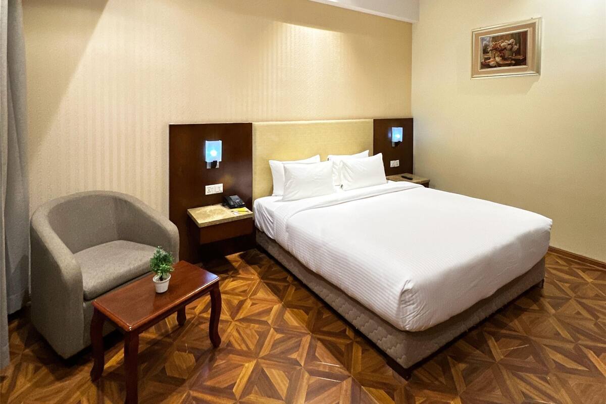 Deluxe Room, 1 Double Bed, City View | Minibar, desk, laptop workspace, blackout drapes