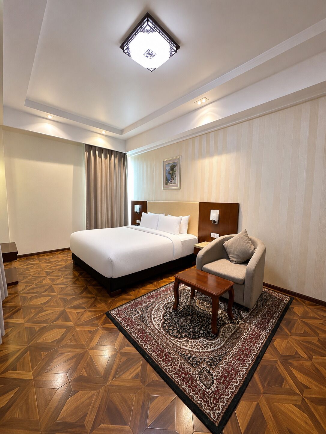 Suite, 1 Double Bed | Desk, laptop workspace, blackout curtains, iron/ironing board