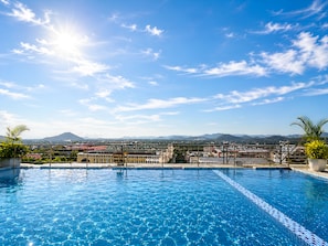 Outdoor pool - Golden Tulip Kukas Jaipur (Amer)