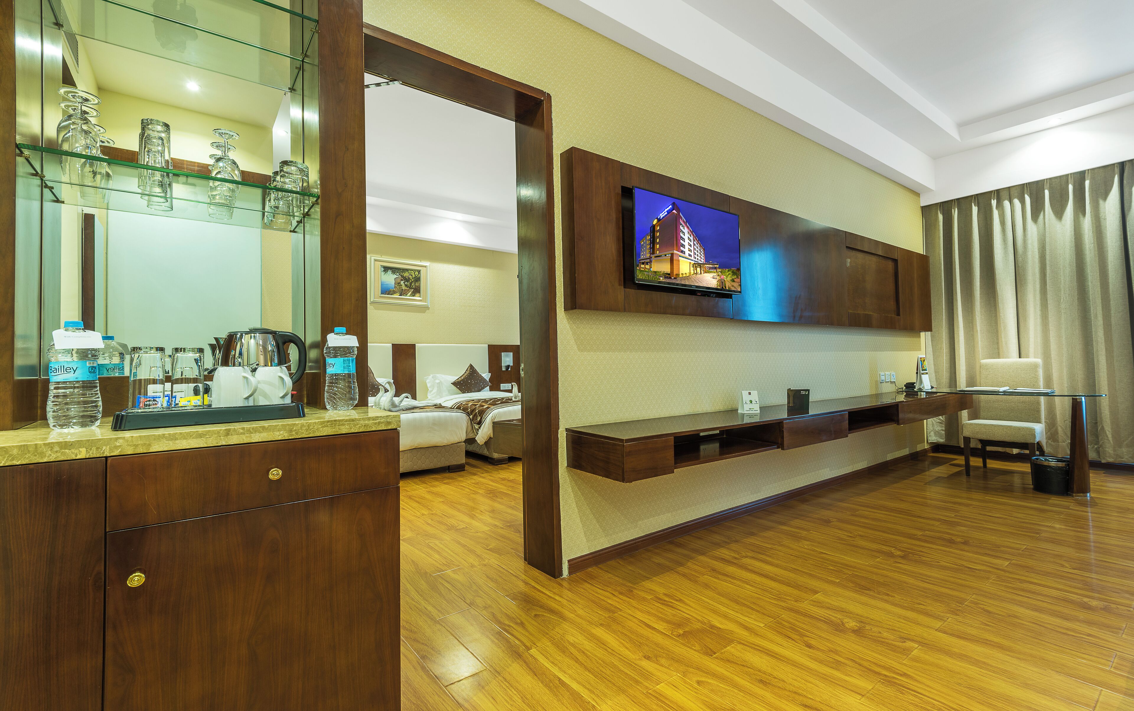 Superior Twin Room | Desk, laptop workspace, blackout drapes, iron/ironing board