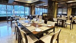 Lobby - Golden Tulip Kukas Jaipur (Amer)