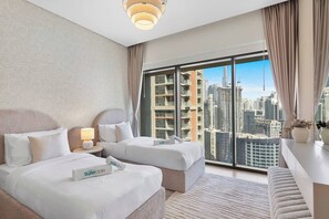 Desk, iron/ironing board, travel cot, WiFi - Elevated 2 Bedroom with Khalifa view in Peninsula (Business Bay)