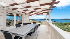 Outdoor dining - Villa Mediterana by Villas Guide (Smokvica)