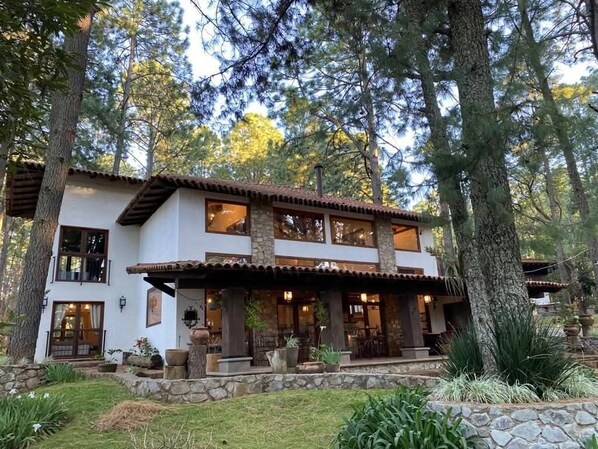 Exterior - Hermosa cabaña en excelente ubicación muy cerca del centro del pueblo! (Tapalpa)