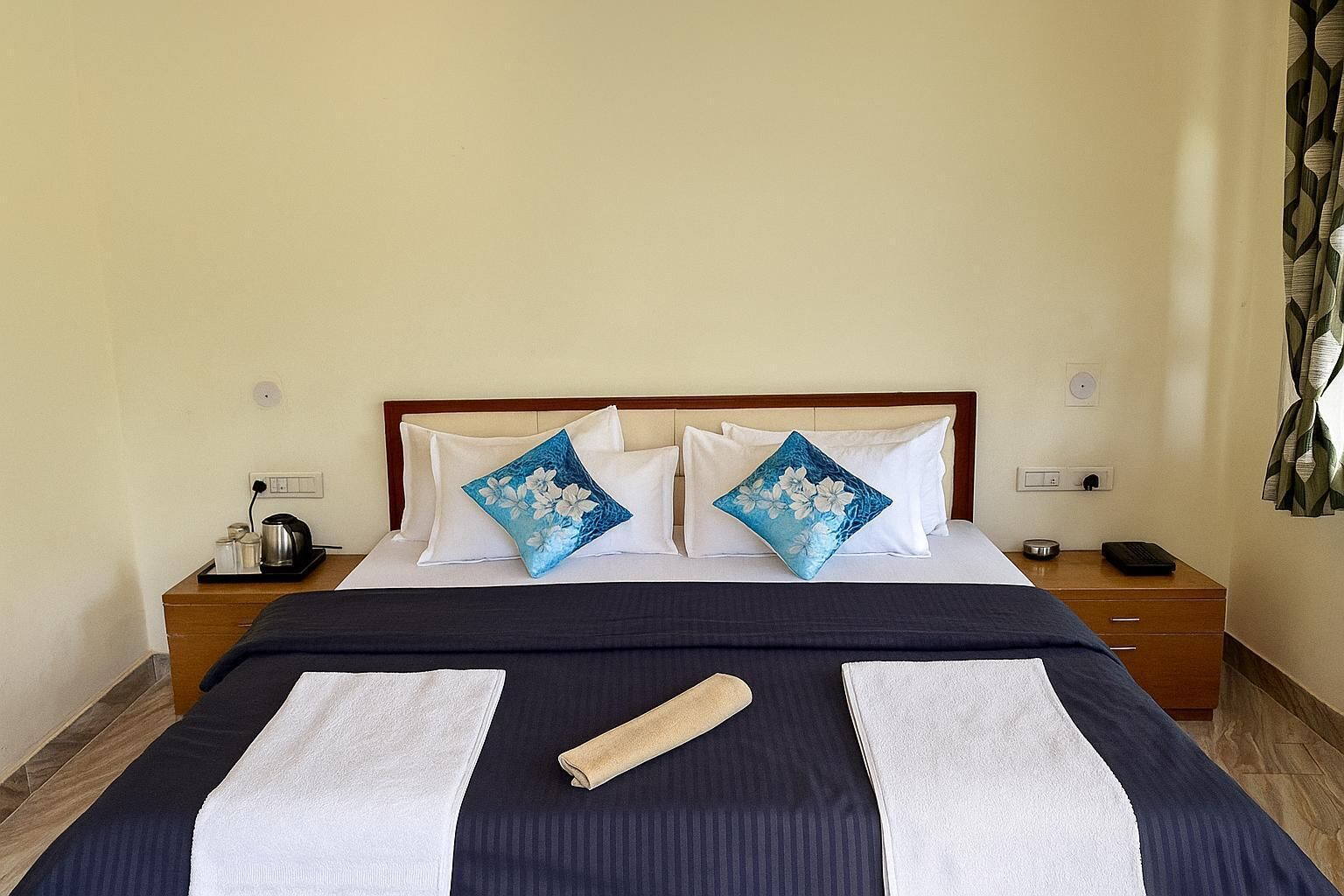 Kamar Deluks | Didekorasi berbeda-beda dan dilengkapi dengan perabotan berbeda-beda