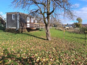 Property grounds - Tiny Home “Lara” with Mountain View, Private Garden and Wi-Fi (Bad Waldsee)