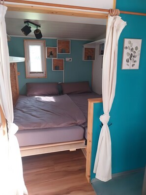 Room - Tiny Home “Lara” with Mountain View, Private Garden and Wi-Fi (Bad Waldsee)