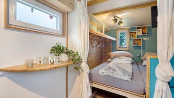 1 bedroom, WiFi, bed sheets
