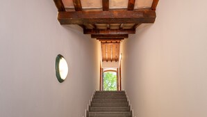 A staircase leading to a door with a view of greenery outside. - Apartment 'Appartamento 9' with Shared Pool and Shared Garden (Lajatico)