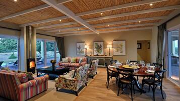 Classic Villa, Patio, Garden View | Living area