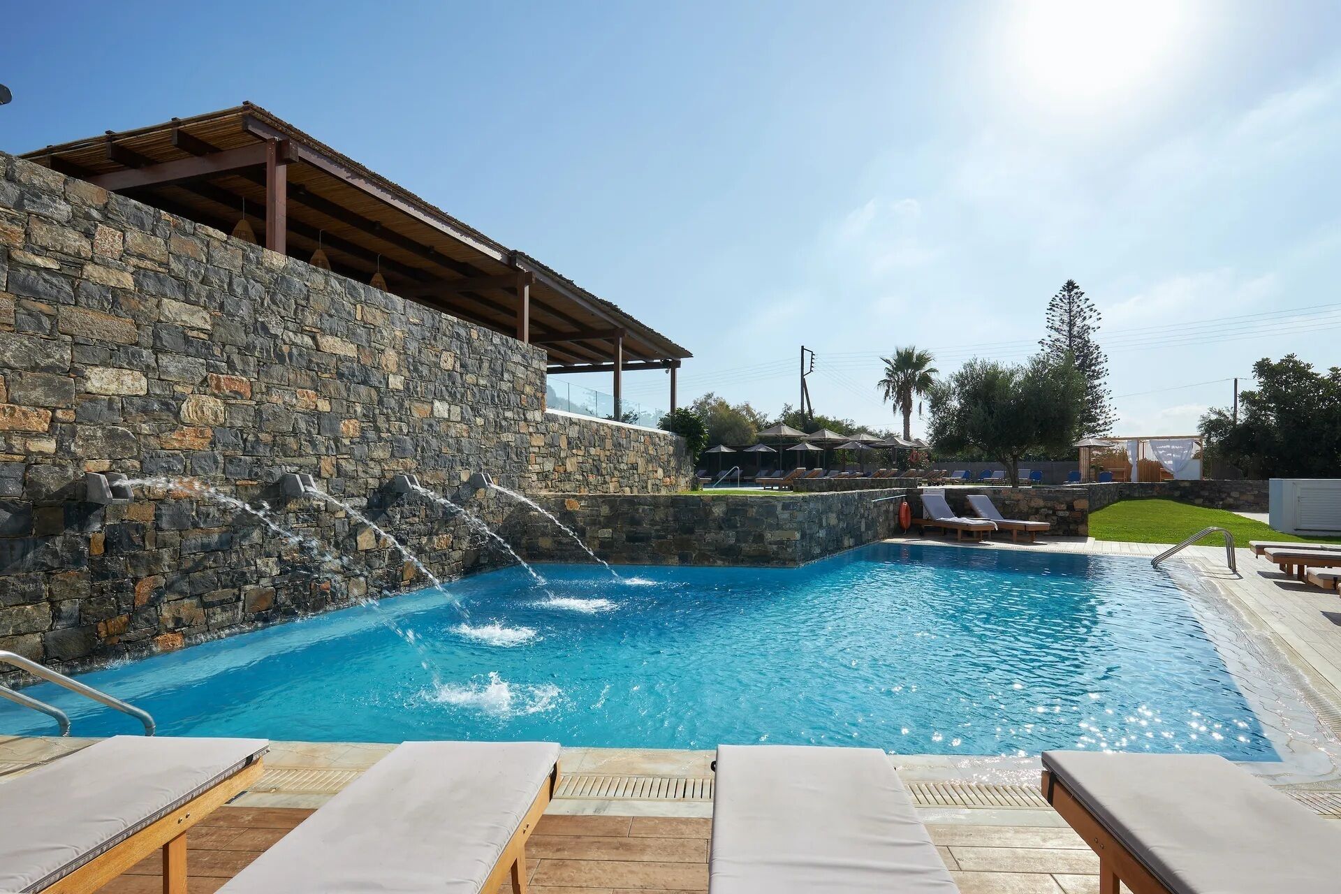 Caixa forta a l'habitació i espai de treball apte per a portàtils 