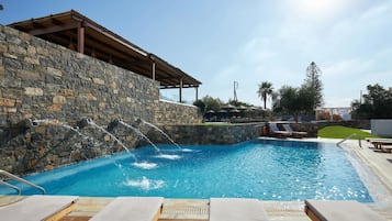 Caixa forta a l'habitació i espai de treball apte per a portàtils