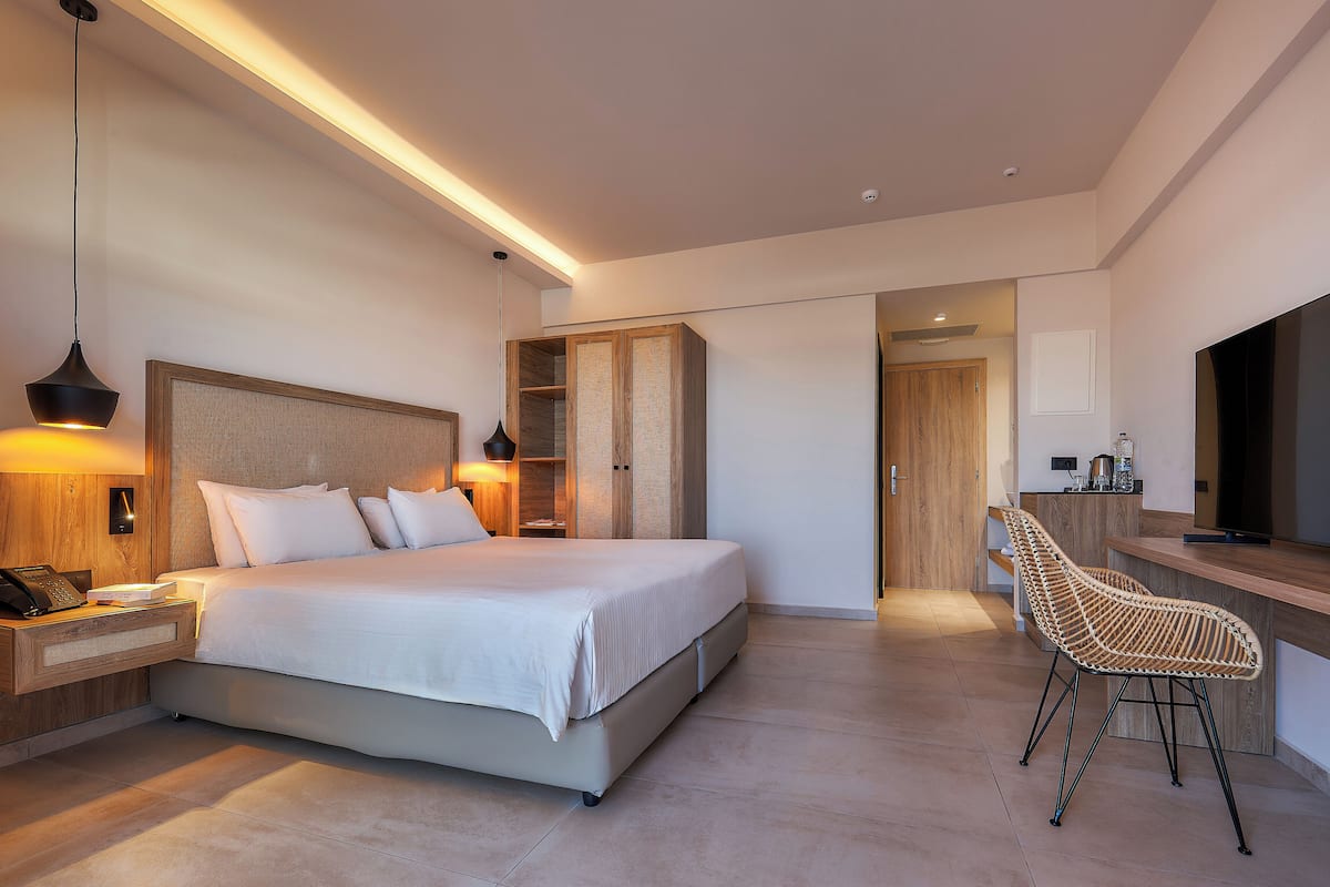 Zimmersafe, laptopgeeigneter Arbeitsplatz, kostenlose Babybetten