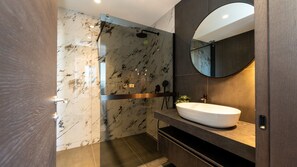 Shower, hair dryer, towels - Suva Punta Luxe by Villas Guide (Vir)