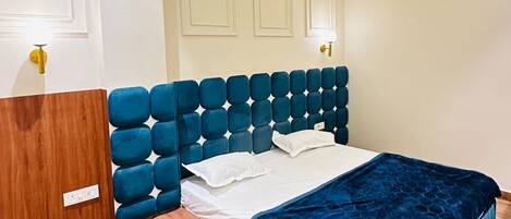 Deluxe Room | Laptop workspace, soundproofing, free WiFi