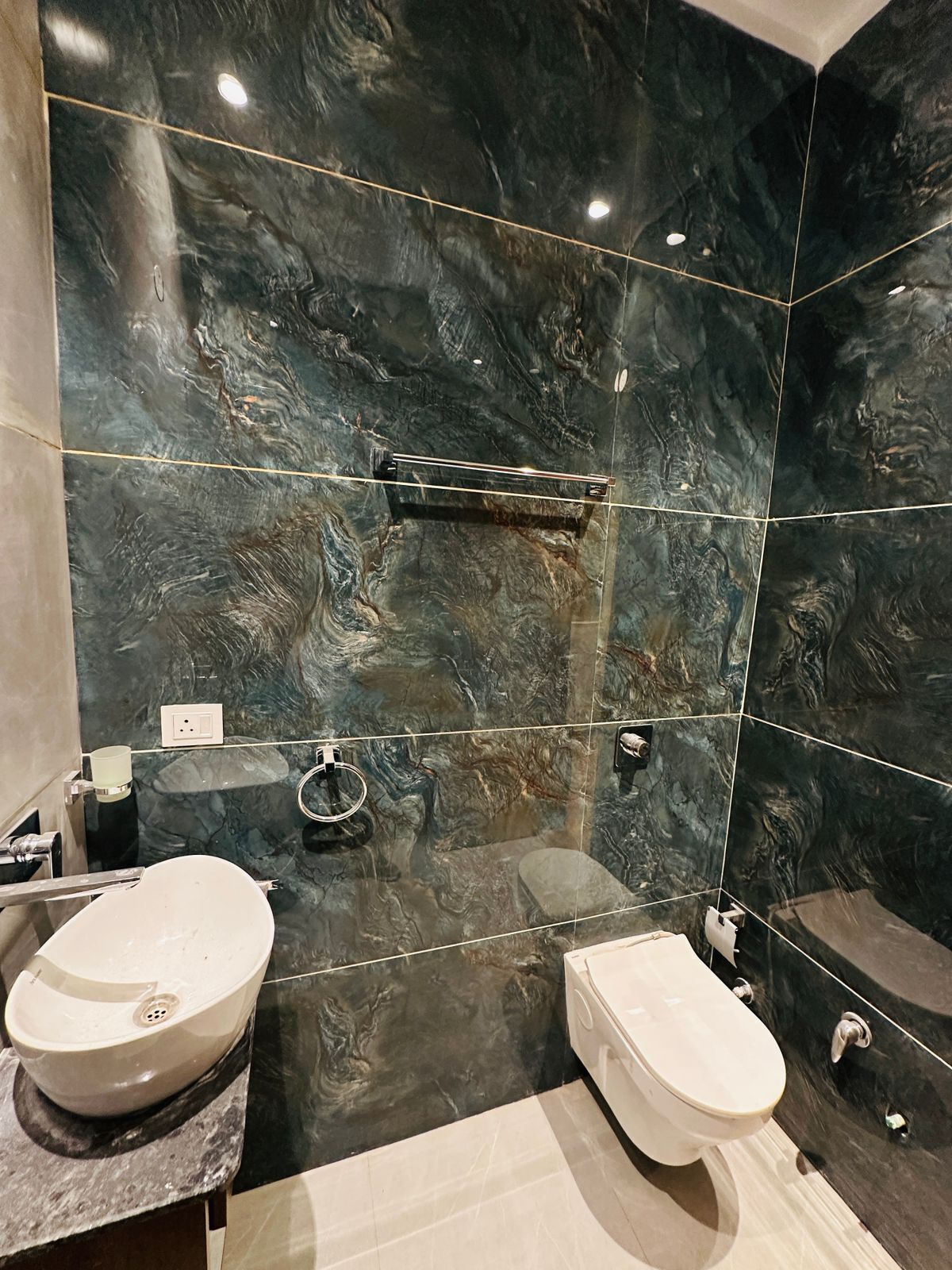 Phòng Deluxe | Phòng tắm | Vòi sen/bồn tắm kết hợp, đồ dùng nhà tắm miễn phí, khăn tắm 