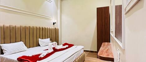 Laptop workspace, soundproofing, free WiFi