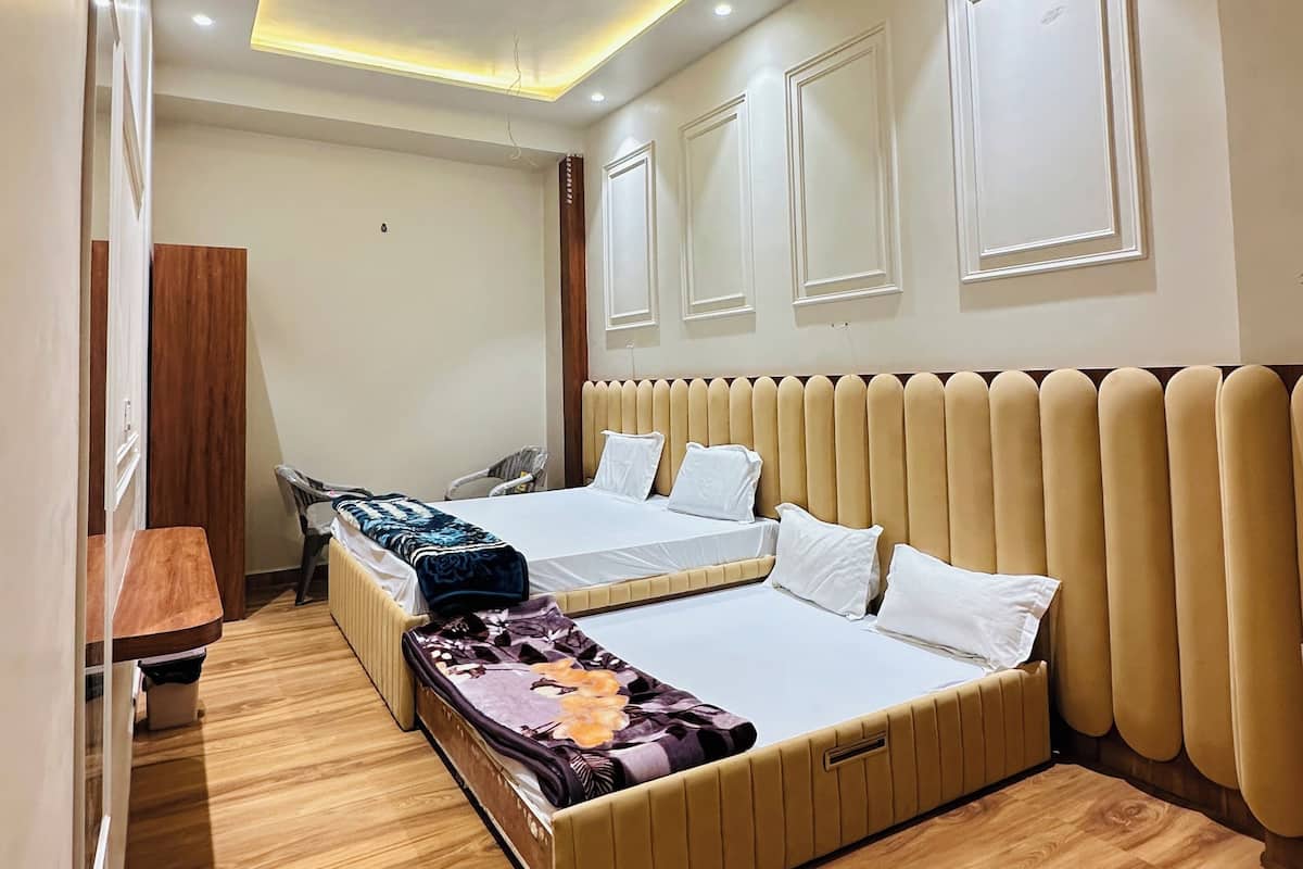 Laptop workspace, soundproofing, free WiFi