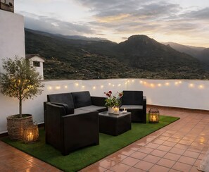 Terrace/patio - Romantic Nest with Sierra Nevada Views and Stunning Sunsets (Güejar Sierra)