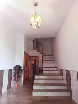 Interior - Sierra Nevada Studio with Mountain Views, Wi-Fi, and Air Conditioning (Güejar Sierra)