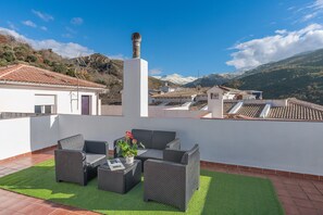 Terrace/patio - Romantic Nest with Sierra Nevada Views and Stunning Sunsets (Güejar Sierra)