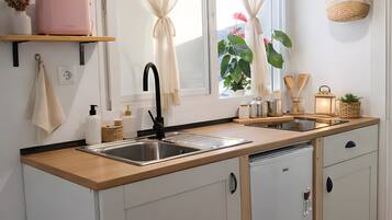 Fridge, microwave, stovetop, coffee/tea maker