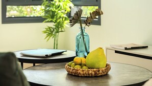 A table with a woven basket containing a pear, lemons, and a vase with dried flowers. - MAMAD - Tranquil Galilee Retreat by Sea N' Rent (Merom HaGalil)