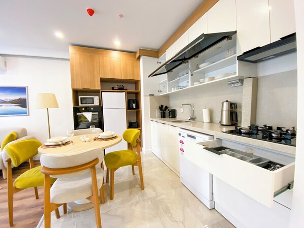 Fridge, microwave, oven, stovetop